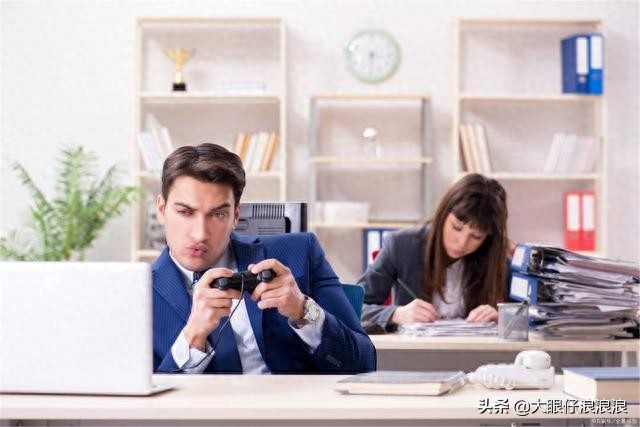 数字游戏中的劳动：从媒介使用到文化实践与职业玩家的劳动分析