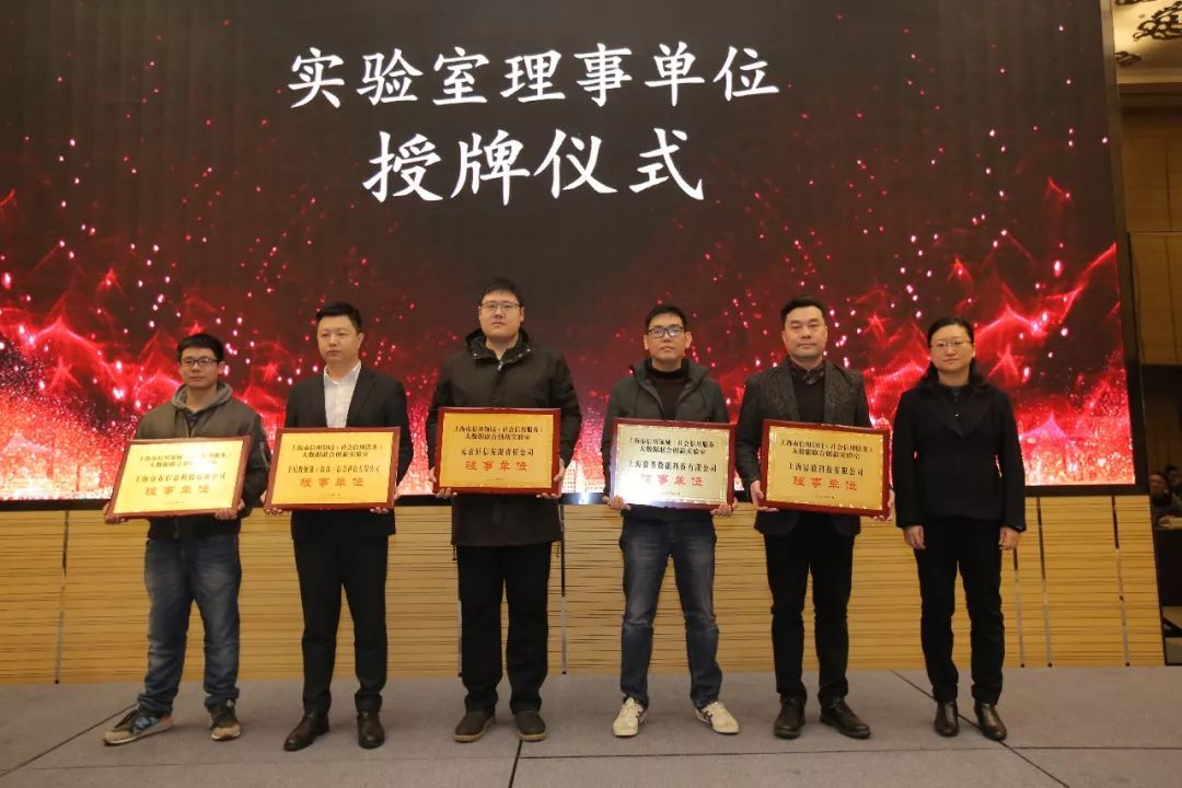 信用货币数字货币_分析数字货币在信用评级中的应用：如何增强贷款与金融服务的透明度_信贷评级和信用等级